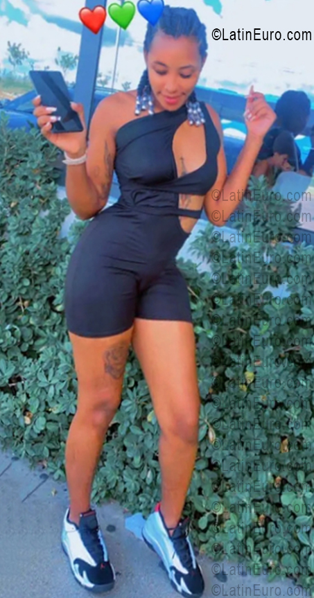 Date this foxy Dominican Republic girl Ivelis from Santo Domingo DO55974