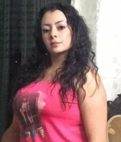 Date this young Colombia girl Andrea from Cali CO33630