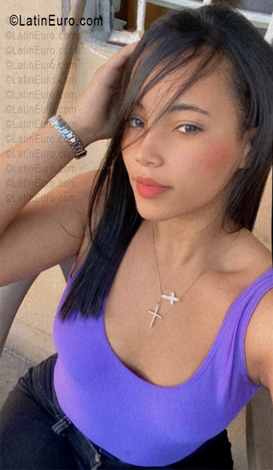 Date this fun Dominican Republic girl Jesilyn from Santo Domingo DO56041