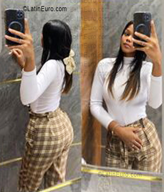 Date this voluptuous Dominican Republic girl Ange from Santo Domingo DO56057
