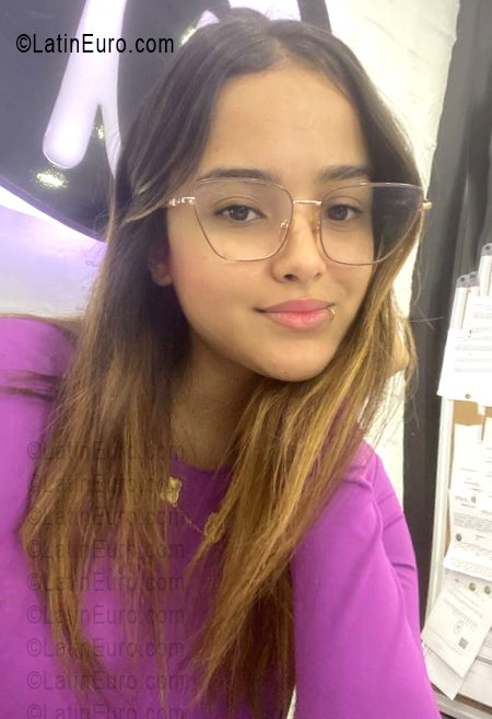 Date this fun Venezuela girl Arianna from Zulia VE5413
