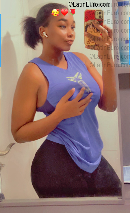 Date this happy Dominican Republic girl Maria from Santo Domingo DO56060