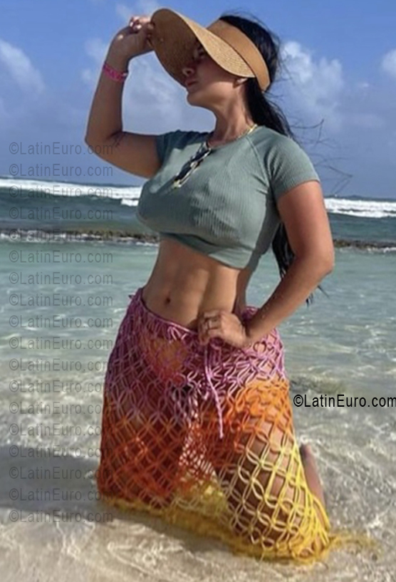 Date this attractive Colombia girl Lizeth from Cali CO33762