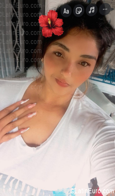 Date this charming Colombia girl Kelly from Medellin CO33668