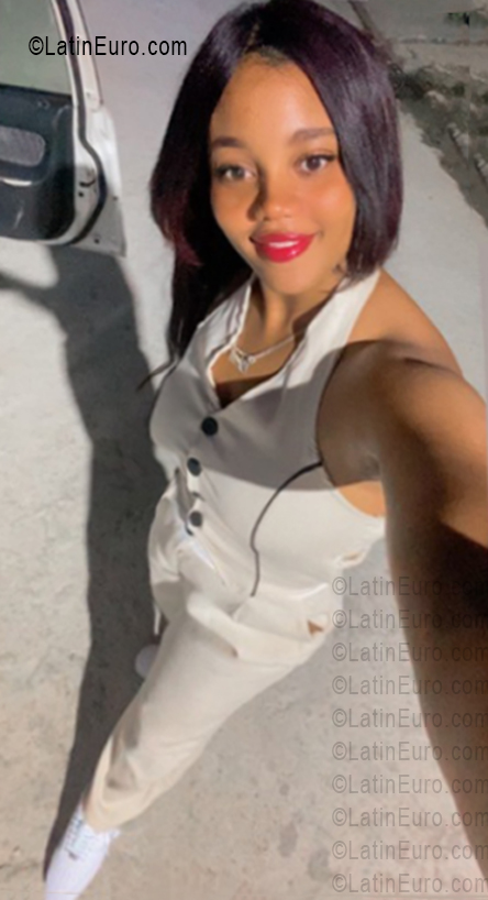 Date this exotic Dominican Republic girl Crisnabel from Santo Domingo DO56265