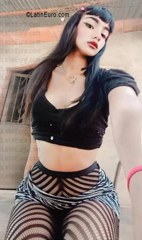 Date this good-looking Venezuela girl Skarlett from La Victoria VE5584