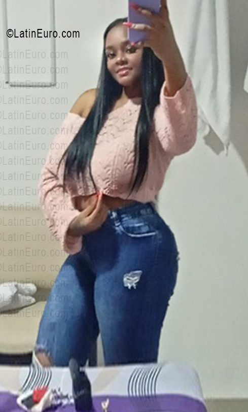 Date this sensual Colombia girl Tatiana from Cali CO33711