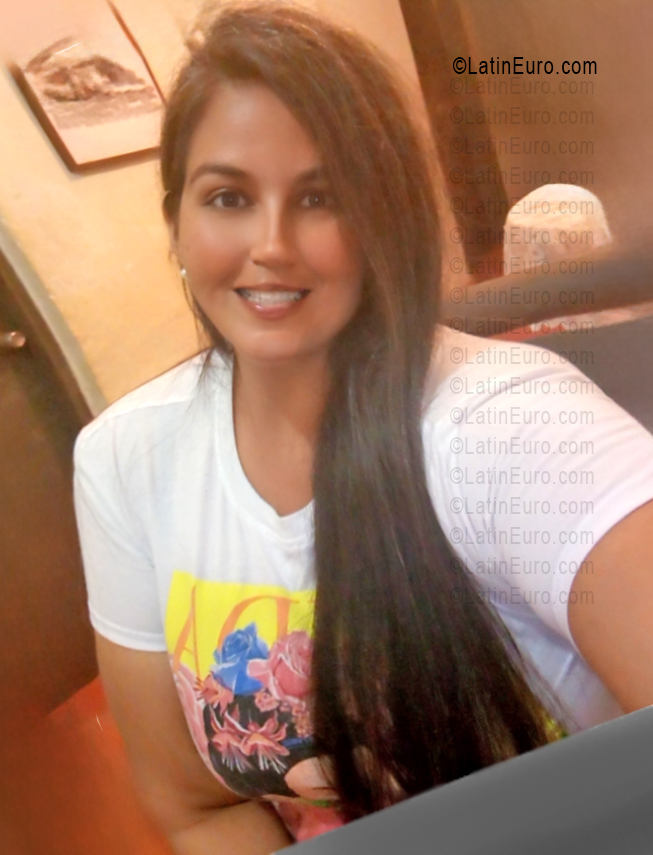 Date this sultry Venezuela girl Mariana from Venezuela VE5647