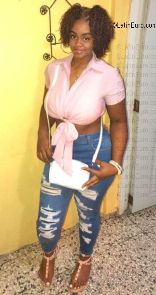 Date this attractive Dominican Republic girl Coraima from Santo Domingo DO56358