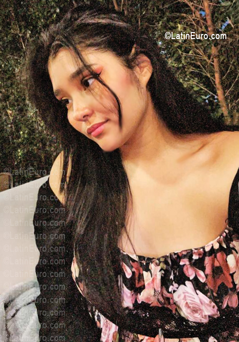 Date this sensual Ecuador girl Nicol from Quito EC1139
