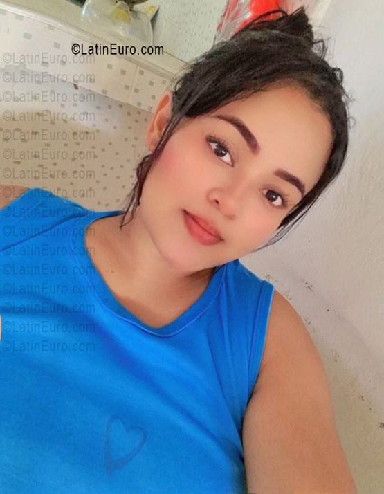 Date this charming Colombia girl Dulce from Barranquilla CO33737