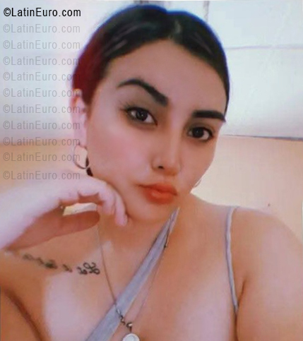 Date this good-looking Argentina girl Nina from Buenos Aires AR1012