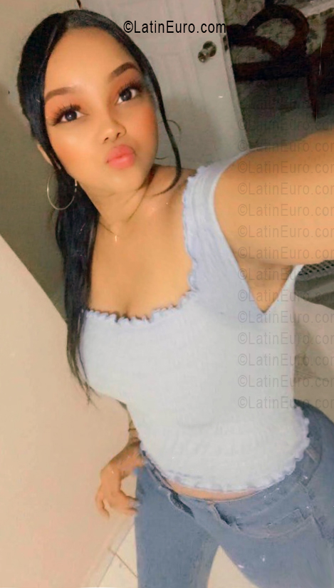 Date this sensual Dominican Republic girl Camila from Santo Domingo DO56451