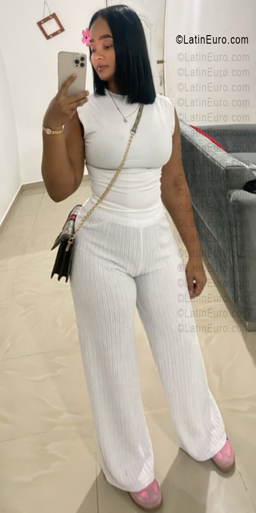 Date this athletic Dominican Republic girl Nicole from San Juan DO56452