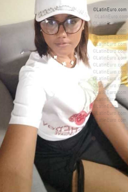 Date this stunning Dominican Republic girl Mary from Santo Domingo DO56469