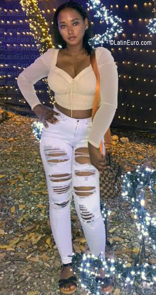 Date this hard body Dominican Republic girl Claudia from Santo Domingo DO56479