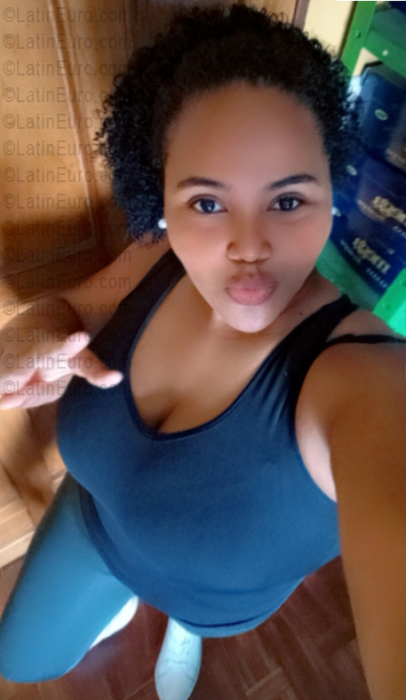 Date this charming Venezuela girl Nairelis from Bolivar VE5700