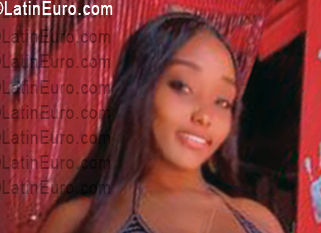 Date this sensual Dominican Republic girl Yessi from Santiago DO56559