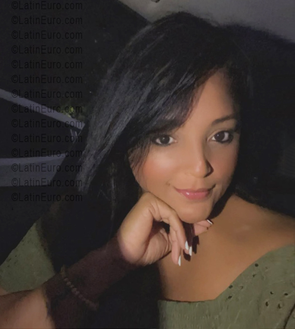 Date this gorgeous Dominican Republic girl Yinet from Santo Domingo DO56607
