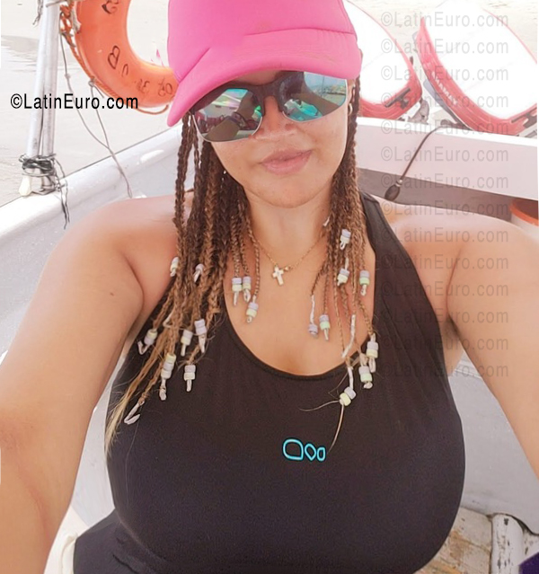 Date this happy Colombia girl Jimena from Bogota CO33776