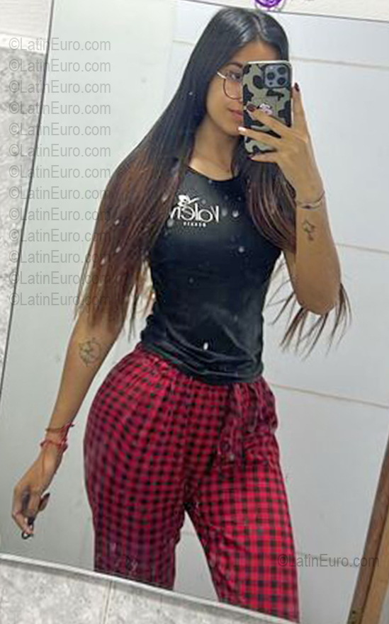 Date this stunning Venezuela girl Valery Andrea from Valencia VE5725