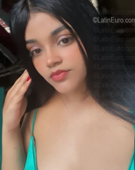 Date this nice looking Dominican Republic girl Dairiany from Tenares DO56744