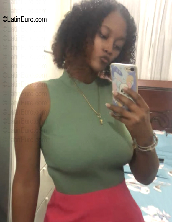 Date this athletic Dominican Republic girl Laura Mara from Santo Domingo DO56746
