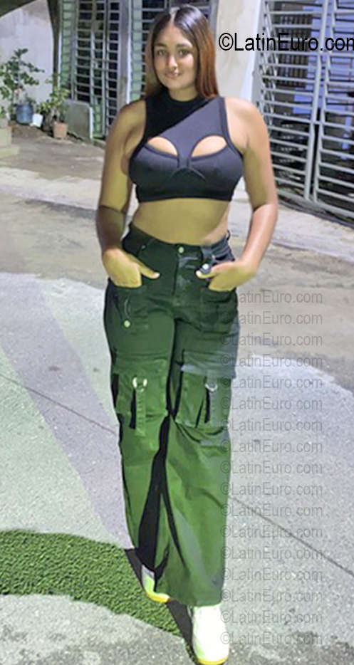 Date this athletic Dominican Republic girl Sanairy from Santo Domingo DO56792