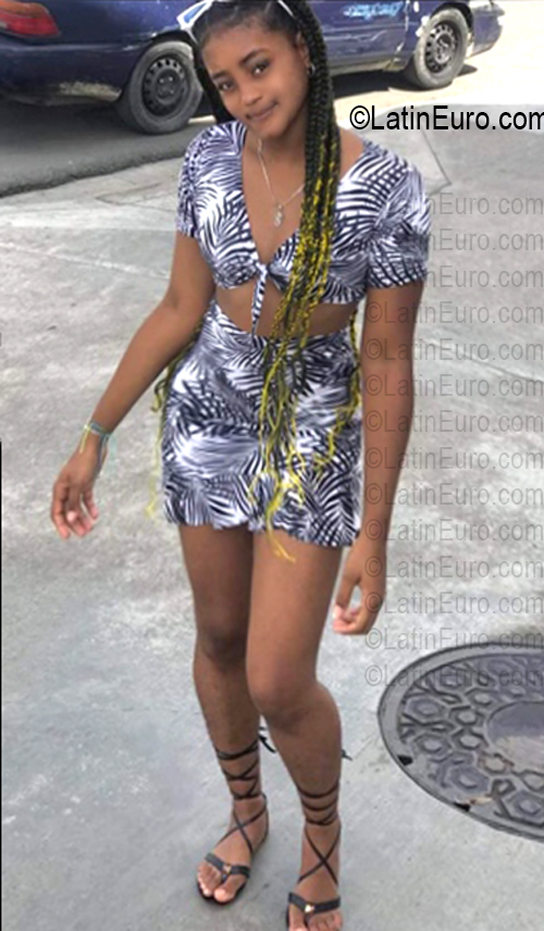 Date this good-looking Dominican Republic girl Genesis from Santo Domingo DO56852