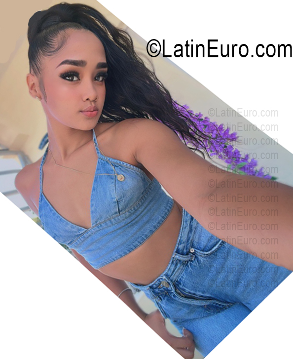 Date this foxy Dominican Republic girl Julia from Santo Domingo DO56884