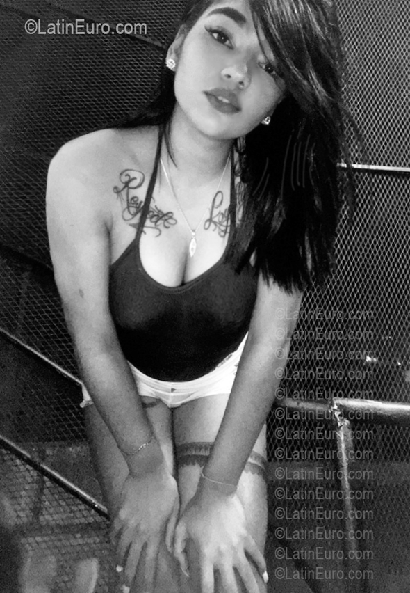 Date this nice looking Dominican Republic girl Katherine from Santo Domingo DO56893