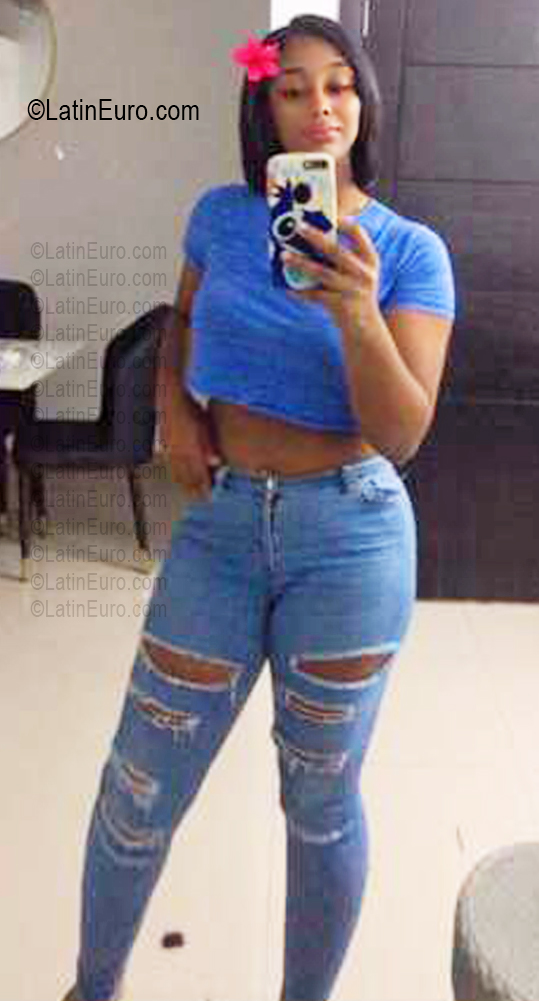 Date this exotic Dominican Republic girl Neroles from Santo Domingo DO56896