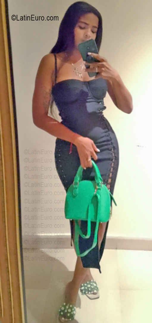 Date this beautiful Dominican Republic girl Winifer from Santo Domingo DO56910