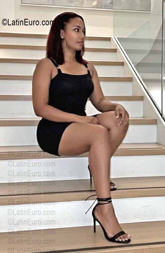 Date this foxy Dominican Republic girl Eve from Santo Domingo DO56924
