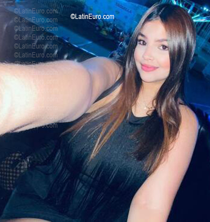 Date this attractive Colombia girl IVANA from Maicao CO33819