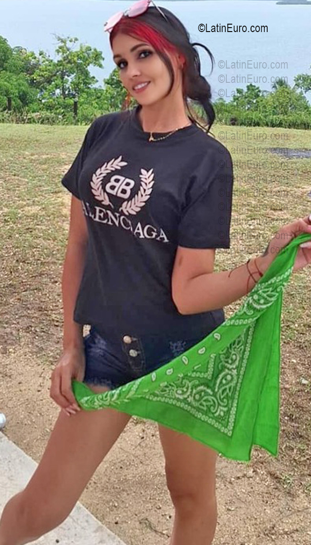 Date this voluptuous Cuba girl Odanais from Holguin CU843