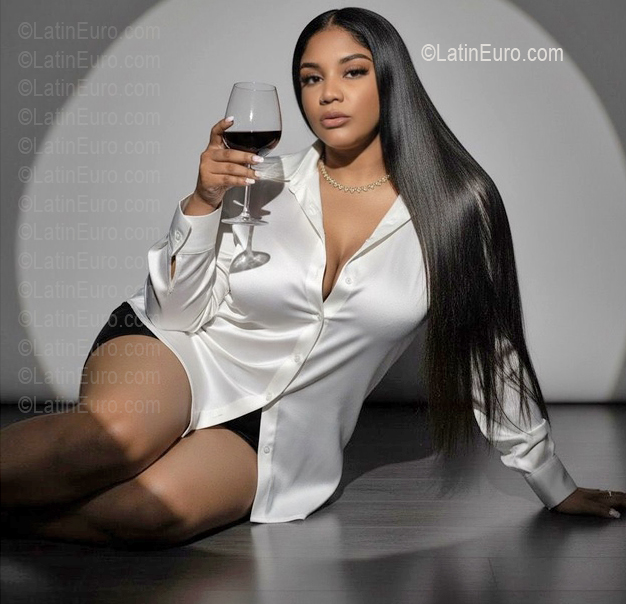 Date this athletic Dominican Republic girl Isabel from Santo Domingo DO56977