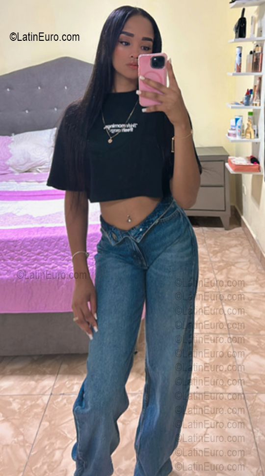 Date this fun Dominican Republic girl Julia from Santo Domingo DO56978