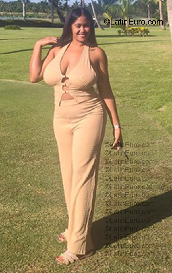 Date this tall Dominican Republic girl Paola from Santo Domingo DO57010