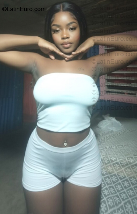 Date this hard body Dominican Republic girl Yubi from Peravia Bani Rd DO57014
