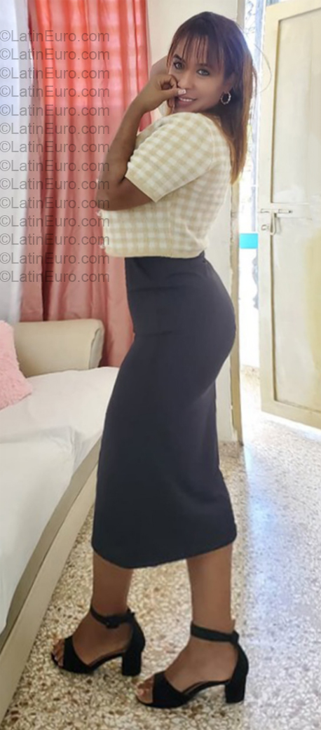 Date this nice looking Dominican Republic girl Soribel from Santo Domingo DO57054