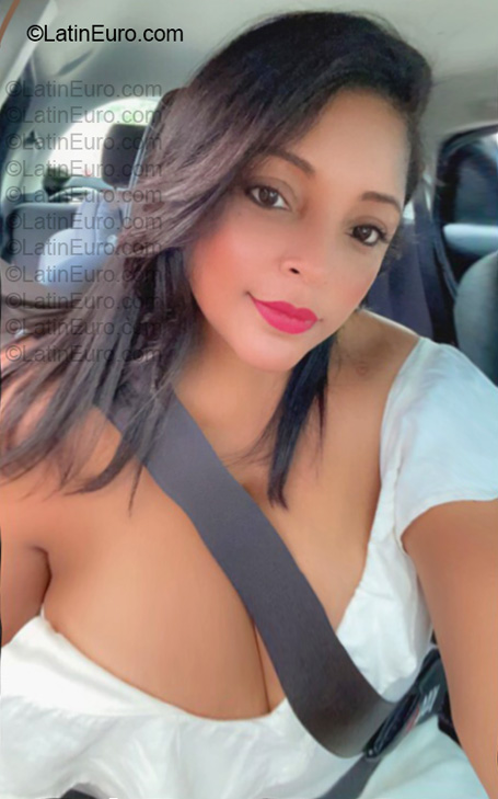 Date this passionate Dominican Republic girl Yinet from Santo Domingo DO57099