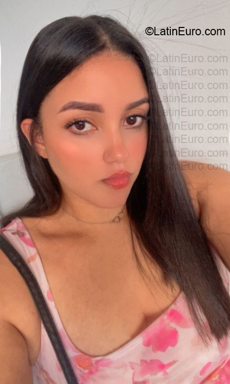 Date this stunning Dominican Republic girl Smeylin from Santiago DO57108