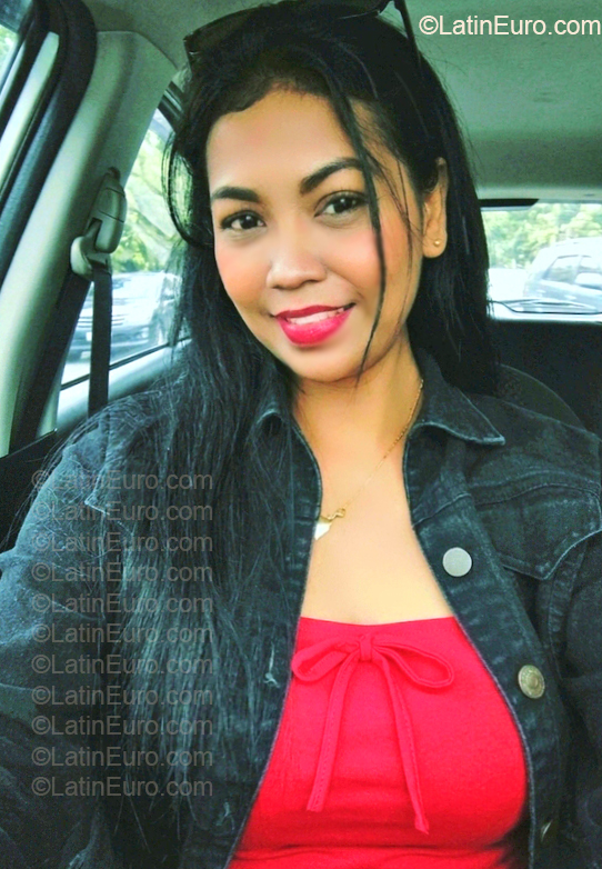 Date this georgeous Venezuela girl Lia from Caracas VE5752
