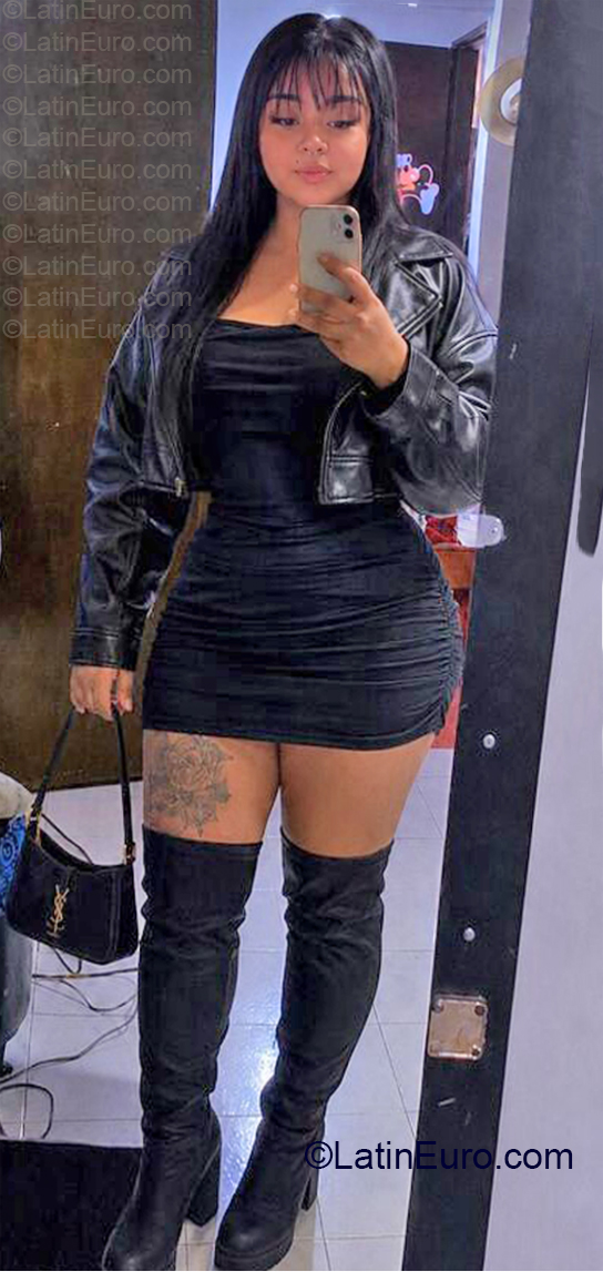 Date this passionate Colombia girl Alejanra from Bogota CO33890