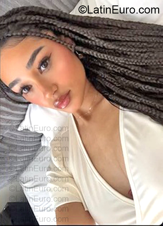 Date this athletic Dominican Republic girl Kisbe from Santo Domingo DO57173