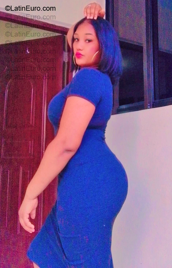 Date this foxy Dominican Republic girl Ciss from Santiago DO57207