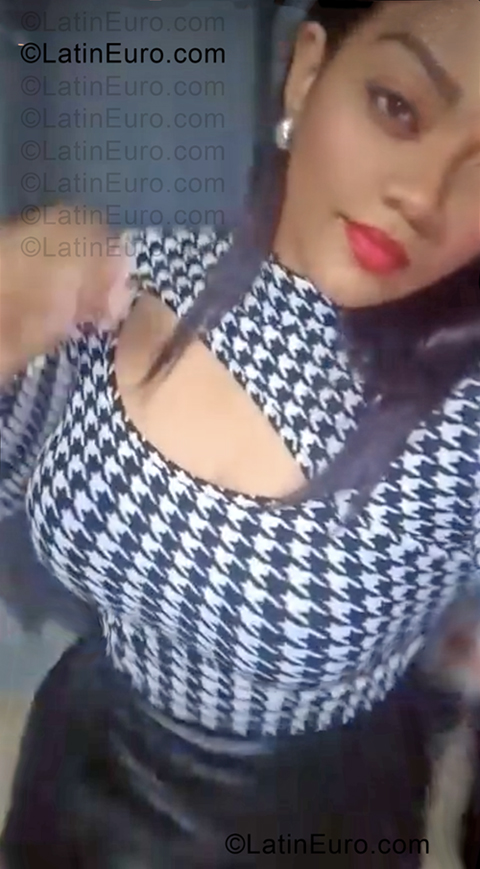 Date this hard body Dominican Republic girl Yanely from Santo Domingo Norte DO57236