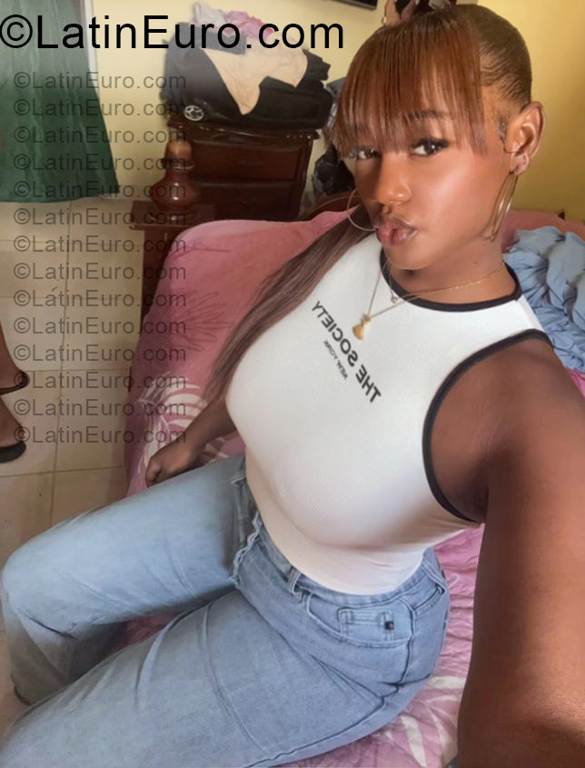Date this hot Dominican Republic girl Carolin from Santo Domingo DO57257