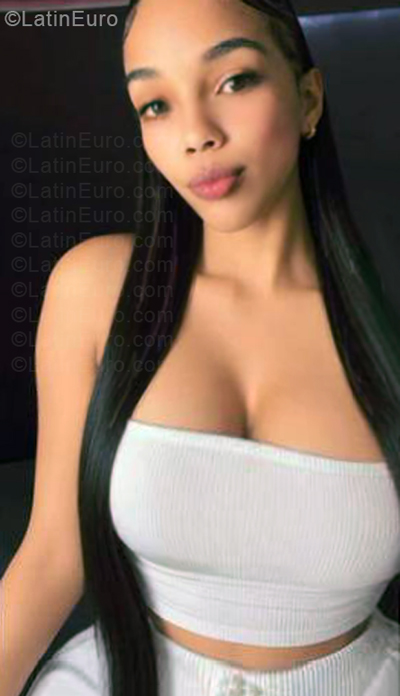 Date this foxy Dominican Republic girl Any from Santo Domingo DO57331